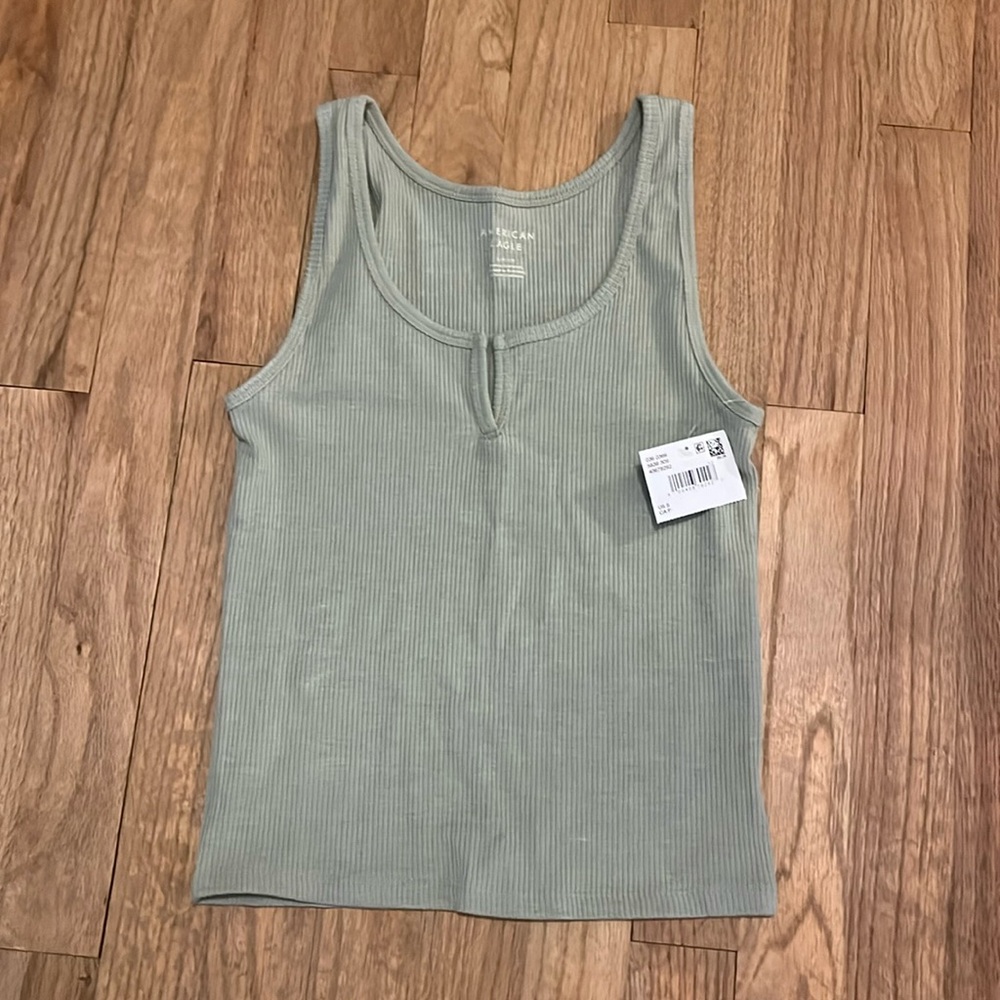NWT AEO notch front tank